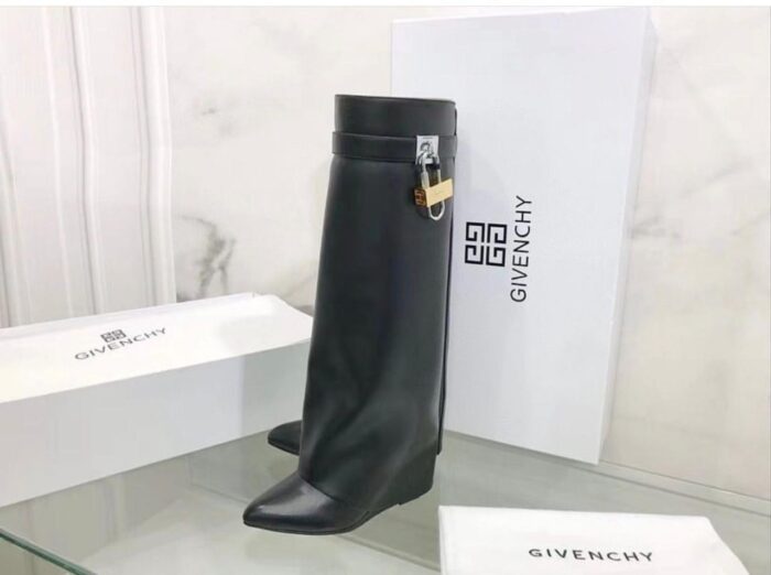 bota Givenchy cano alto
