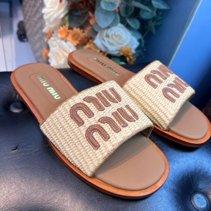 chinelo Miumiu