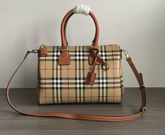 Bolsa Burberry baú