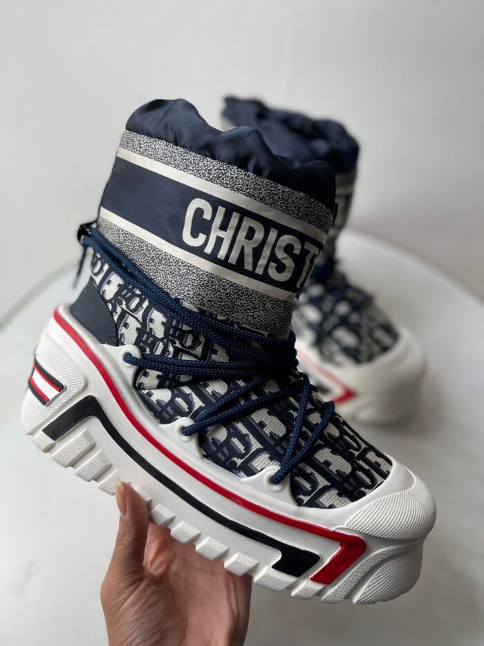 bota Dior neve