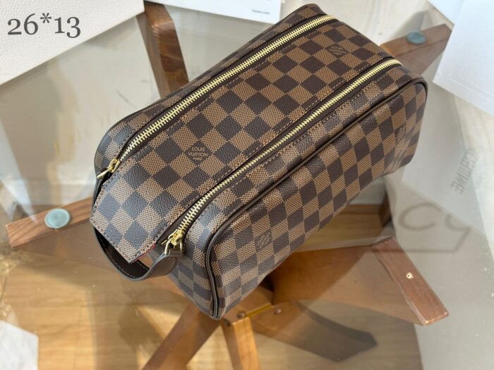 ++CORES EM ANEXO Necessaire LV - Imagem 3