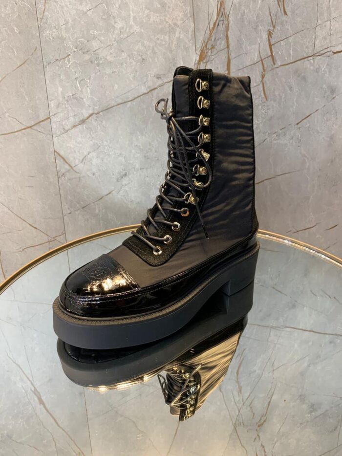 bota Chanel