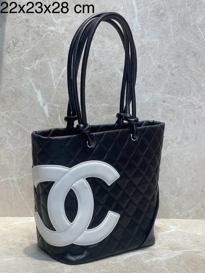 Chanel logo grande