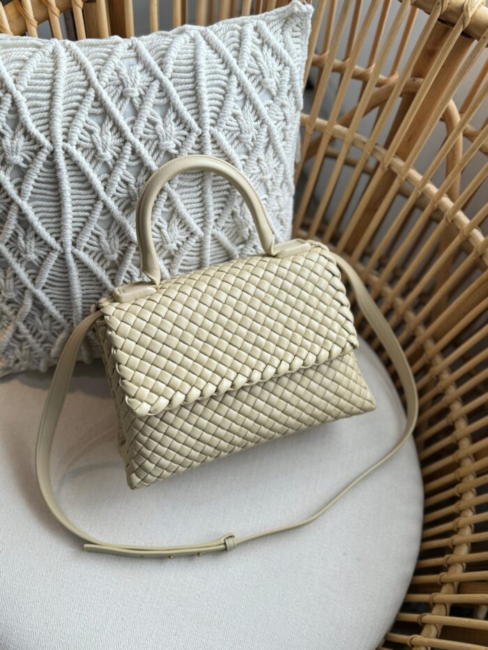 Bottega Veneta off