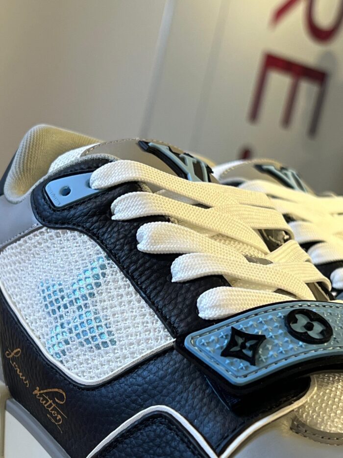 LV Trainer Blue Monogram Velcro - Imagem 3