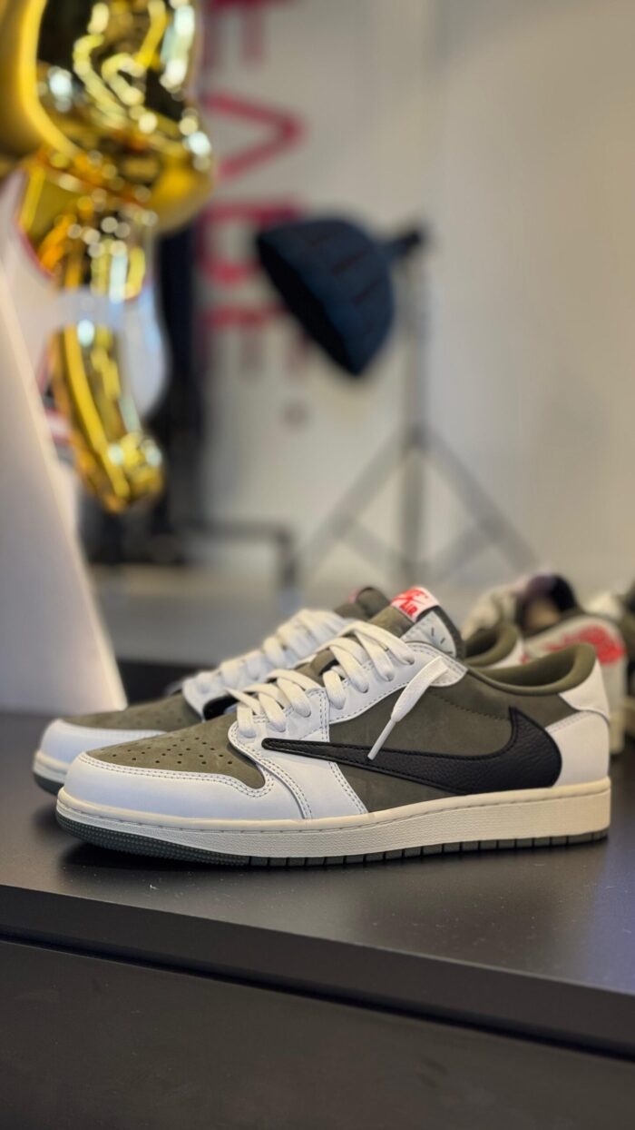 Travis Scott x Air Jordan 1 Low OG SP Medium Olive - Imagem 2