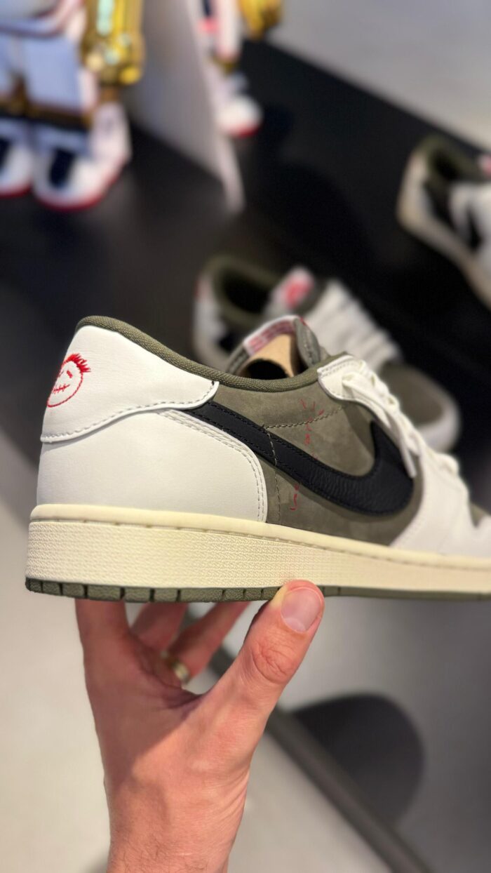 Travis Scott x Air Jordan 1 Low OG SP Medium Olive - Imagem 3