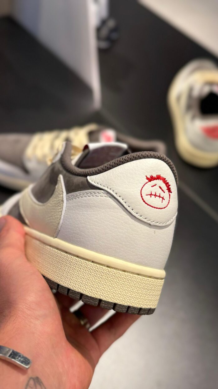 Travis Scott x Air Jordan 1 Low Reverse Mocha - Imagem 4