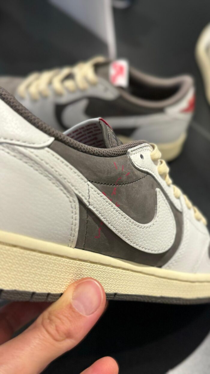 Travis Scott x Air Jordan 1 Low Reverse Mocha - Imagem 3