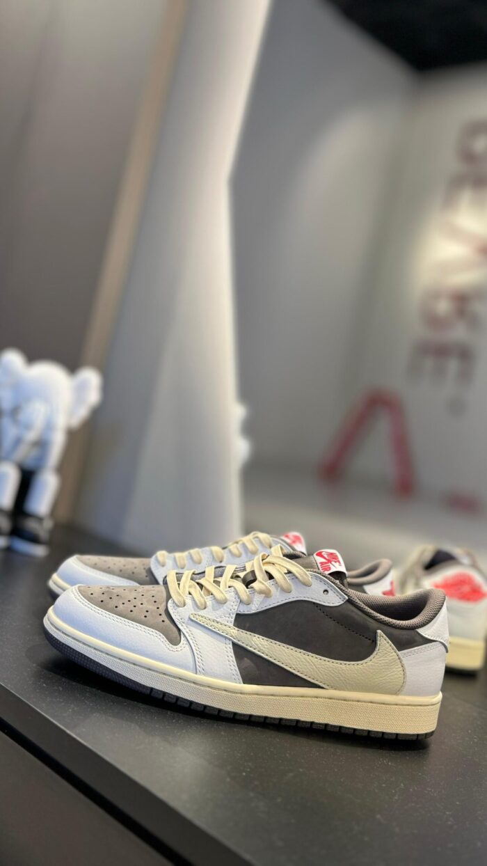 Travis Scott x Air Jordan 1 Low Reverse Mocha - Imagem 2